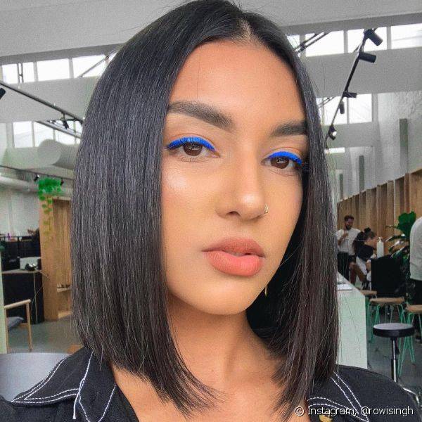O Classic Blue é a cor de 2020, veja como usar na maquiagem (Foto: Instagram @rowisingh)